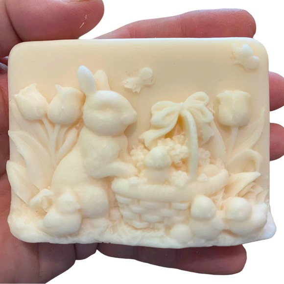 🆕 Easter Bunny Carmelite Oaks Farm Handmade Oatmeal and Honey Goat Milk … - Picture 3 of 5